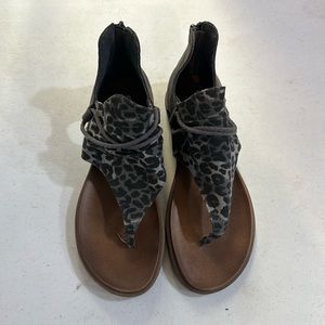Grey Leopard Sandals 8.5
